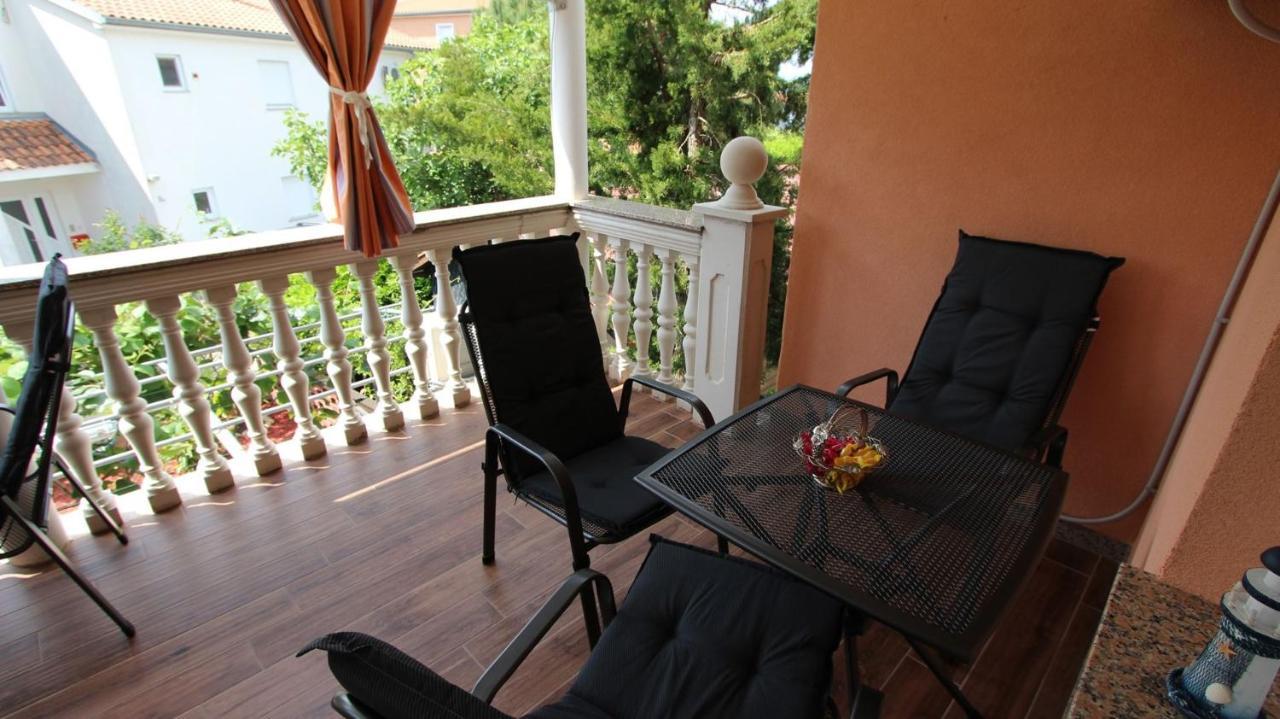Apartment Kreslin Vantacici Buitenkant foto