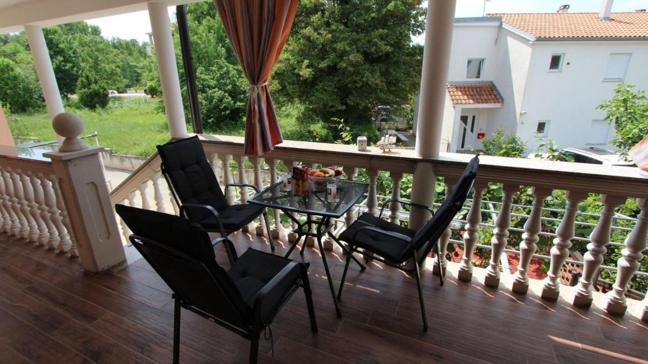 Apartment Kreslin Vantacici Buitenkant foto